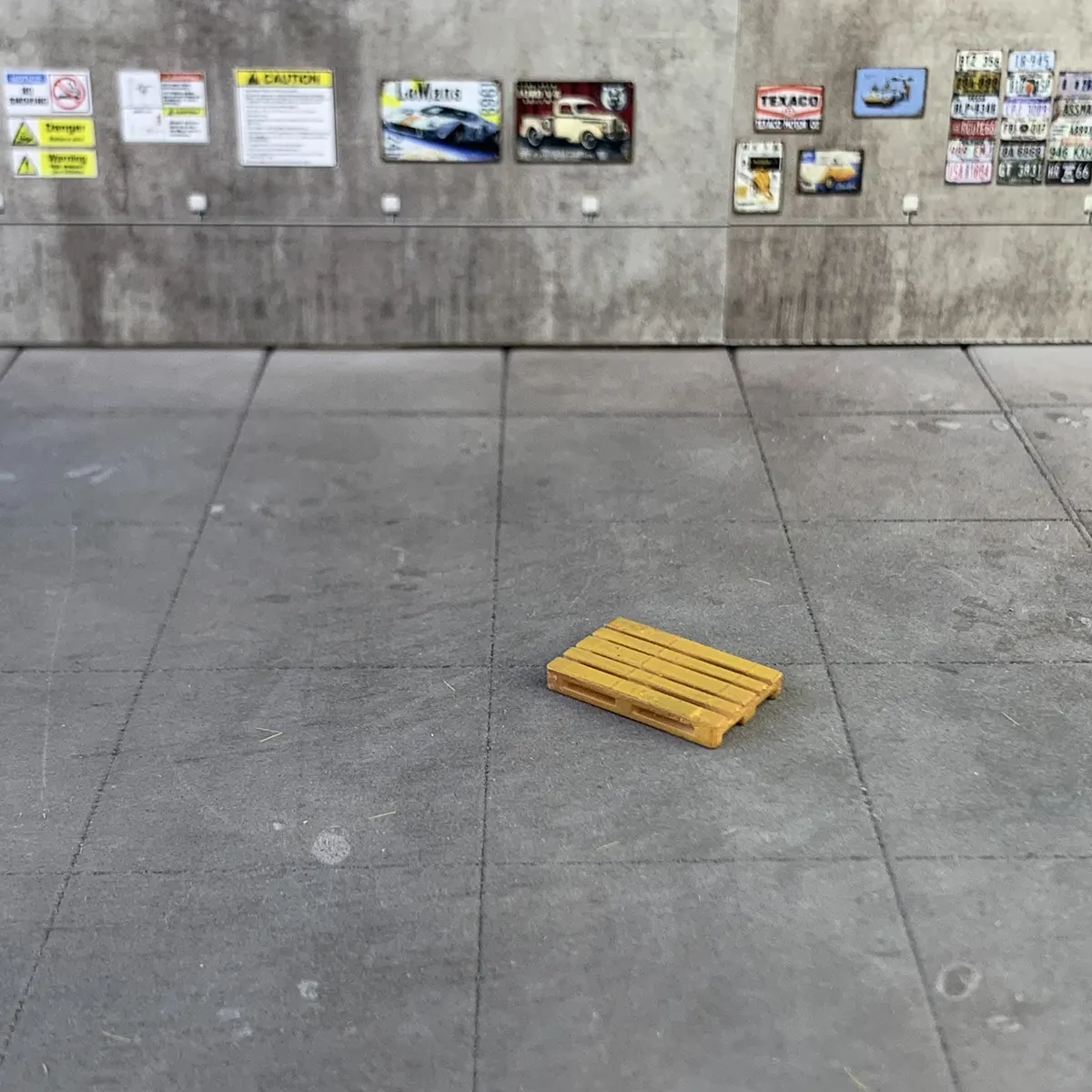 1-64 Scale Hot Wheels Wooden Pallet for Garage Diorama