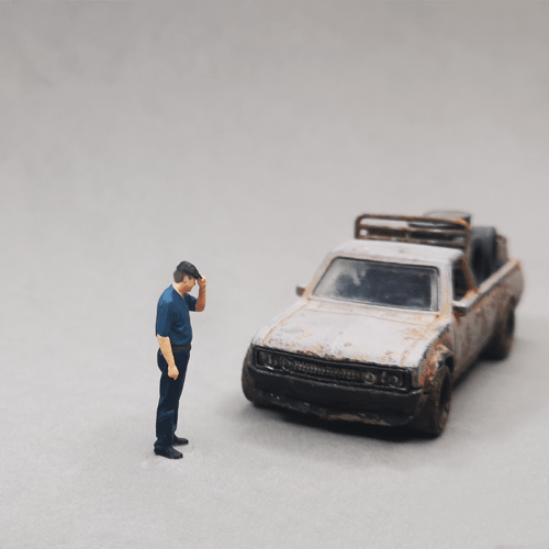 1-64 scale diorama old man figure
