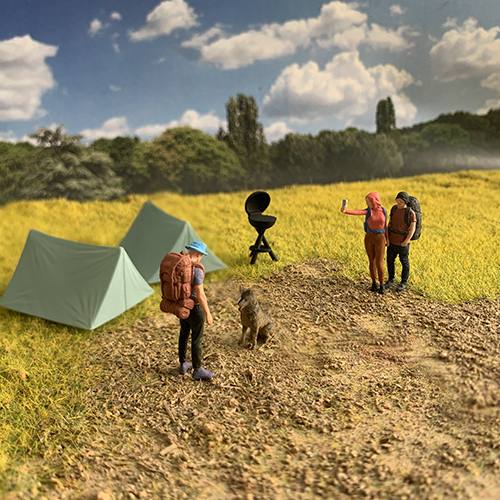 1-64 diorama camping tourists figures tents set