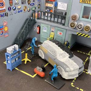 1-64 diorama garage mechanics painting car