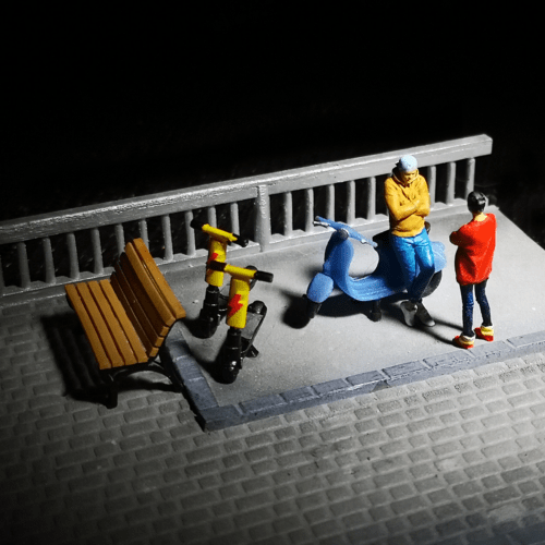 1-64 diorama figures set boy and girl