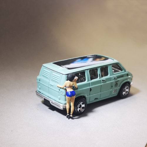 1-64 scale girl washes the car window