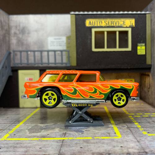 1-64-garage-diorama-Mid-Rise-Scissor-Lift-with-car