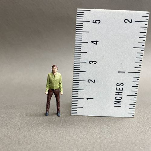 1-64-diorama-people-middle-aged-man-standing