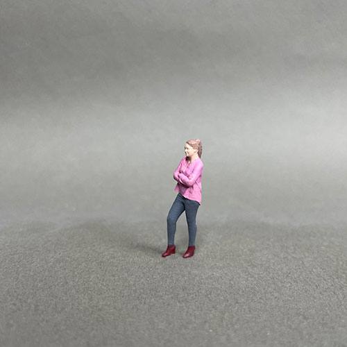 1-64 diorama people woman in sweater with crossed hands
