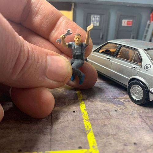 1-43 garage diorama figurine of a mechanic with a wrench