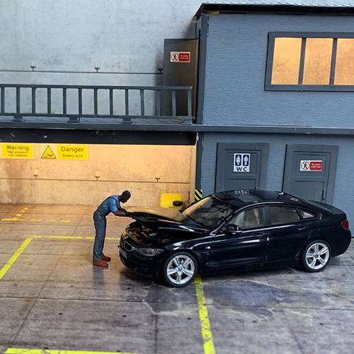 1-43 garage diorama black mechanic figure