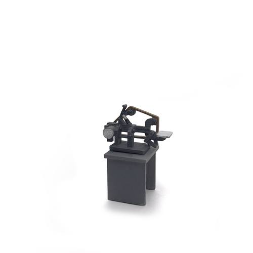 1-43 Garage Diorama Belt grinder machine for your garage