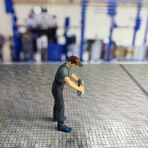 1-18 scale Diorama Garage car service mechanic changing oil people