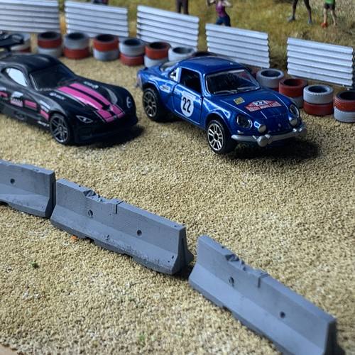 1-64 car racing figures