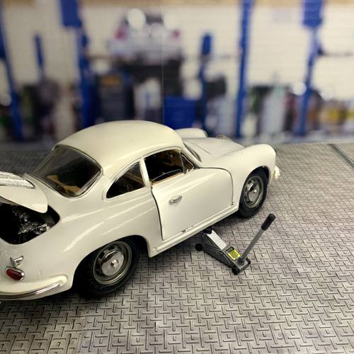 Miniature Marvel Diorama Garage Car Jack