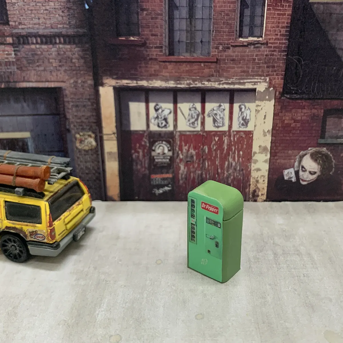 Dr Pepper Vending machine for Workshop Display 1-64 Scale Model
